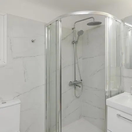 Great House W/ Private Parking * Athen