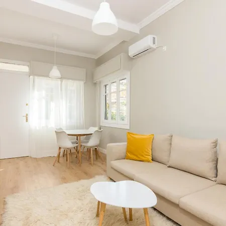 Great House W/ Private Parking Apartment *