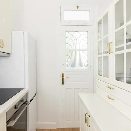 Great House W/ Private Parking *