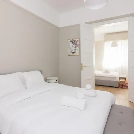 Apartment Great House W/ Private Parking