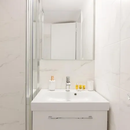 Great House W/ Private Parking Athen