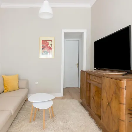 Great House W/ Private Parking Apartment *