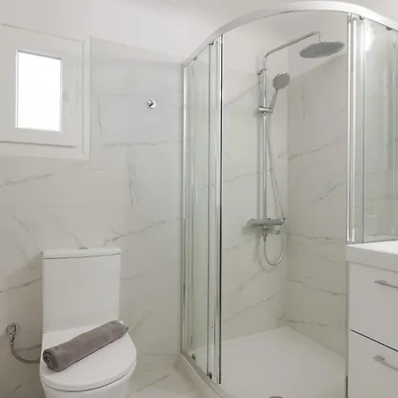 Great House W/ Private Parking *